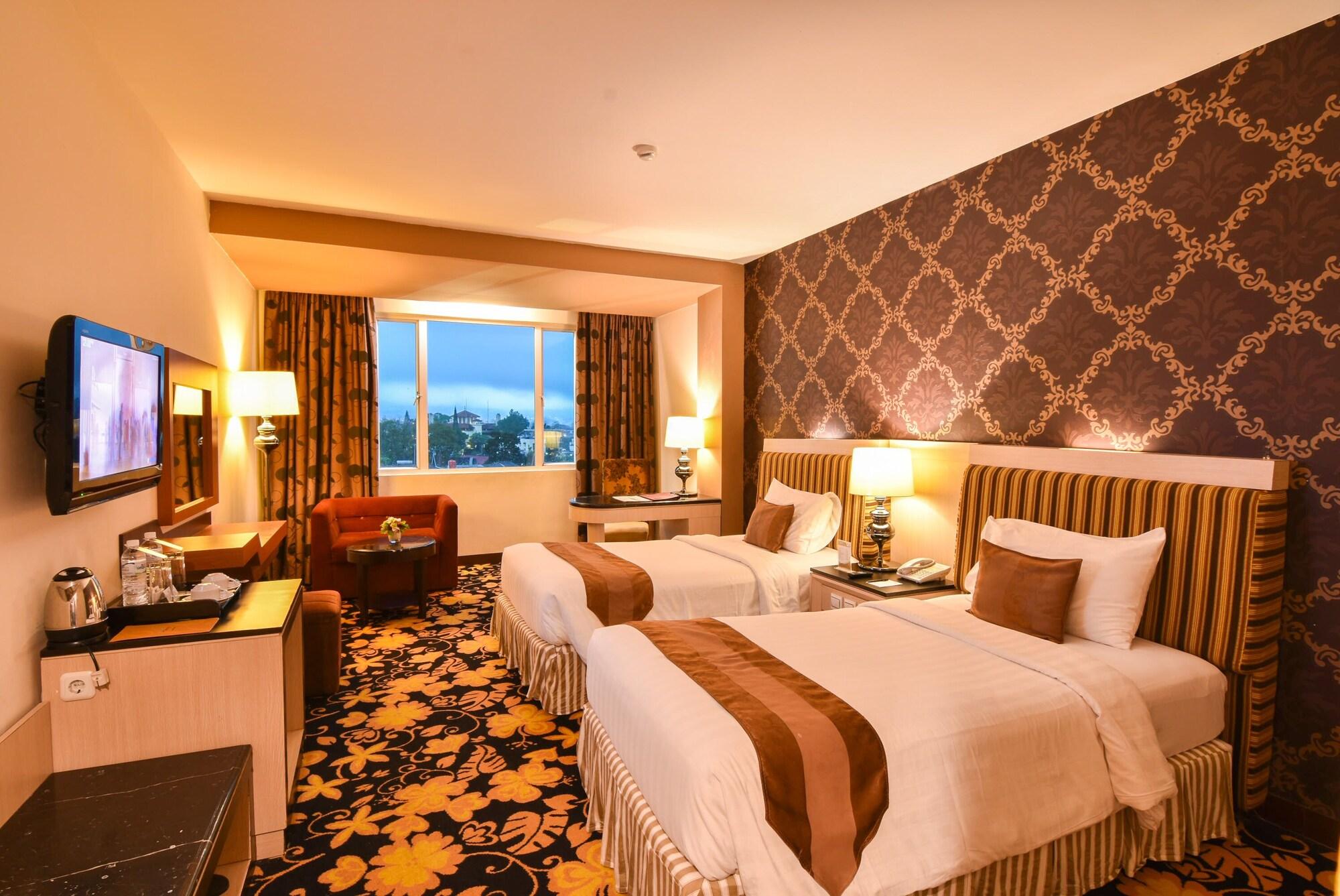 Grand Rocky Hotel Букиттинги Экстерьер фото