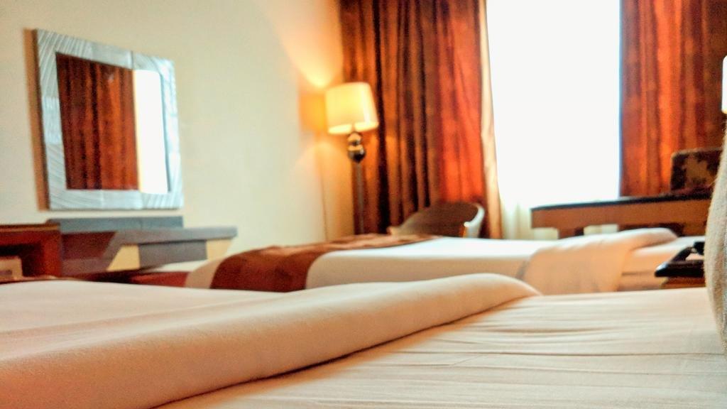 Grand Rocky Hotel Букиттинги Экстерьер фото