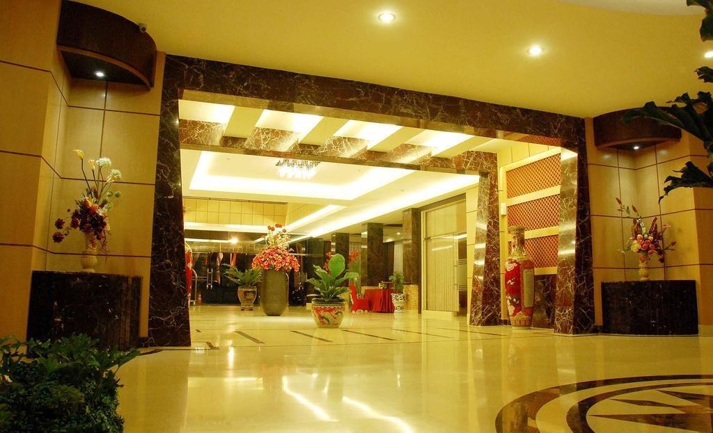 Grand Rocky Hotel Букиттинги Экстерьер фото
