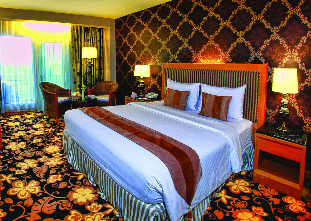 Grand Rocky Hotel Букиттинги Экстерьер фото