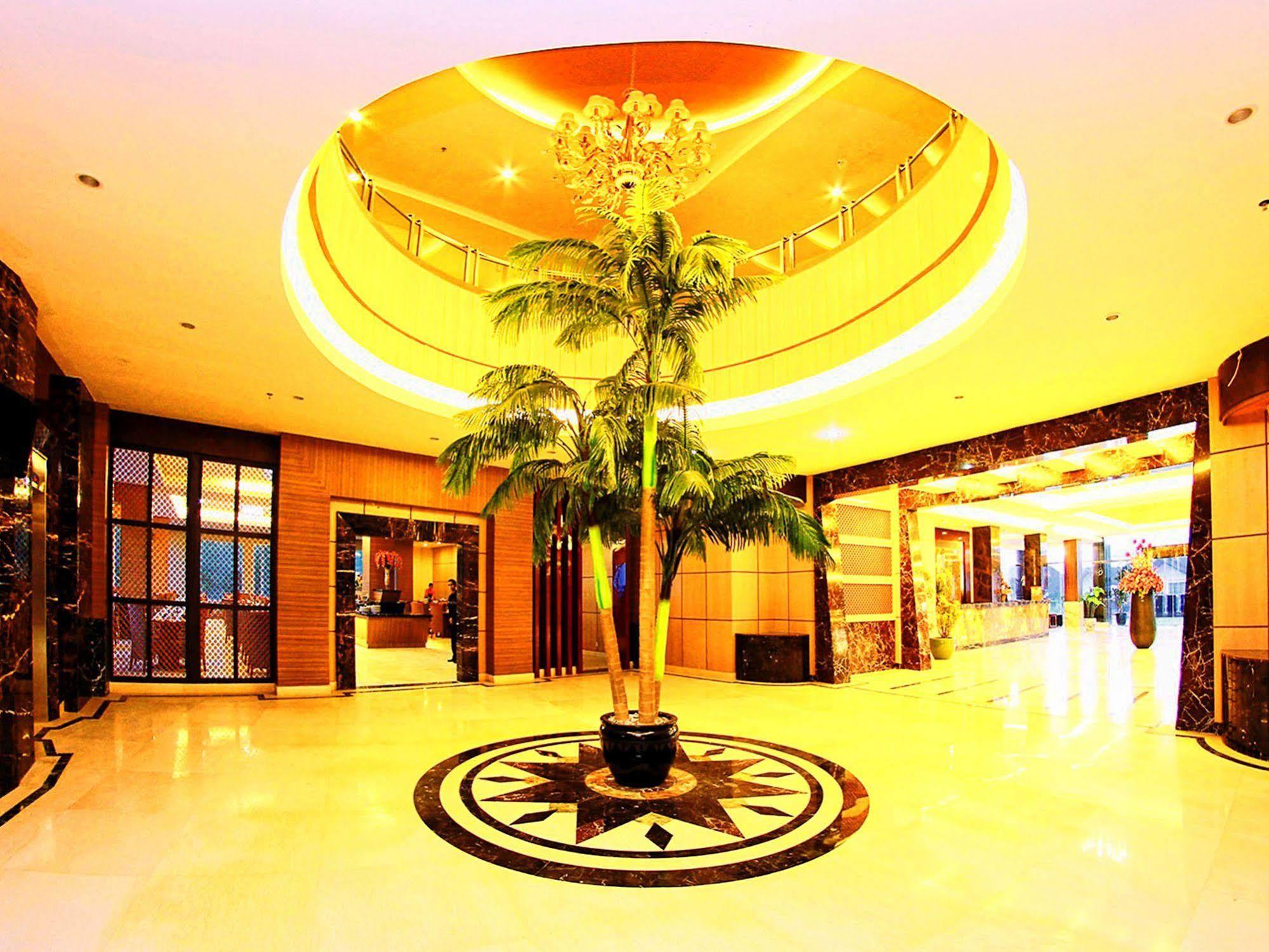 Grand Rocky Hotel Букиттинги Экстерьер фото