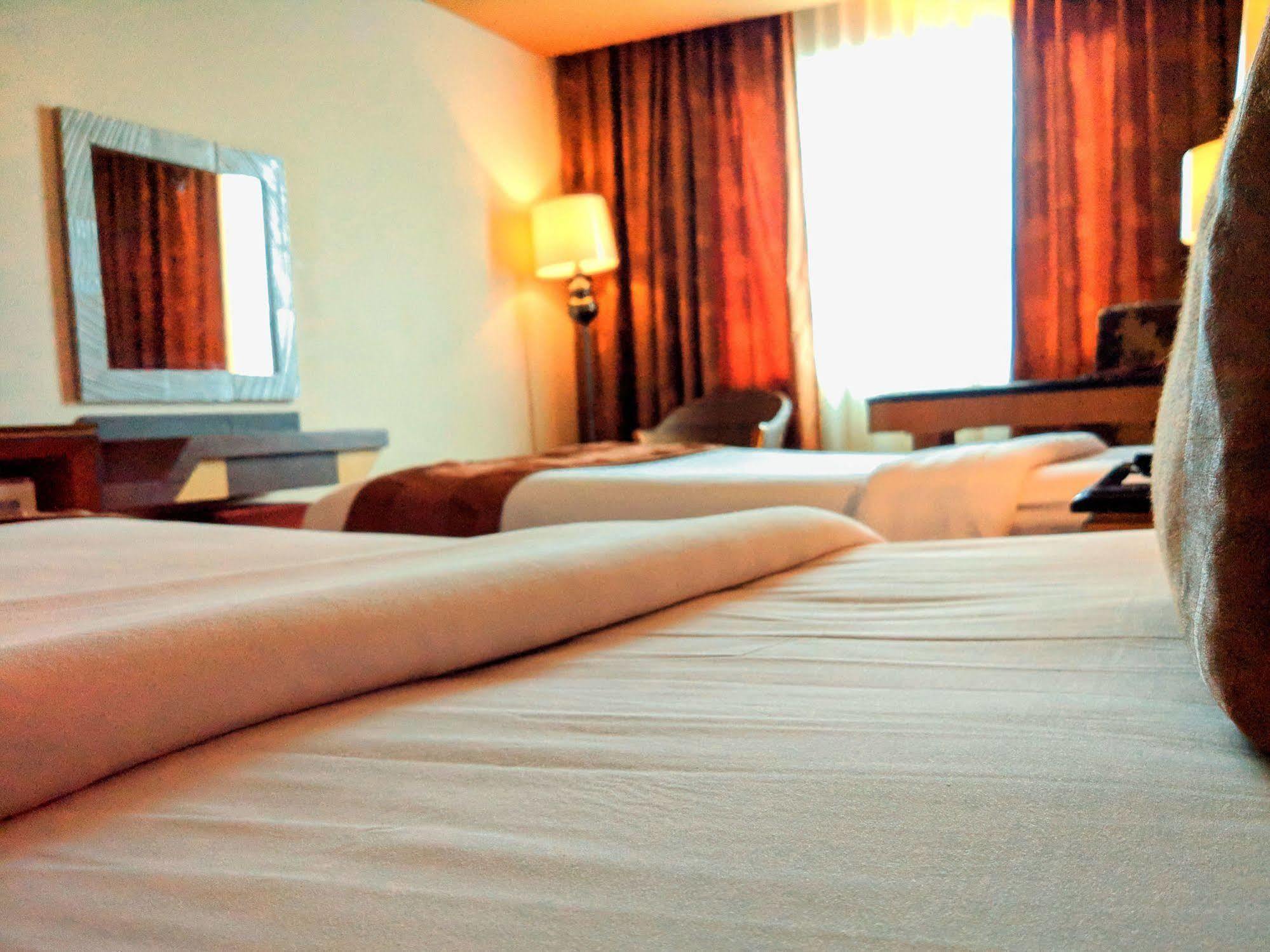 Grand Rocky Hotel Букиттинги Экстерьер фото