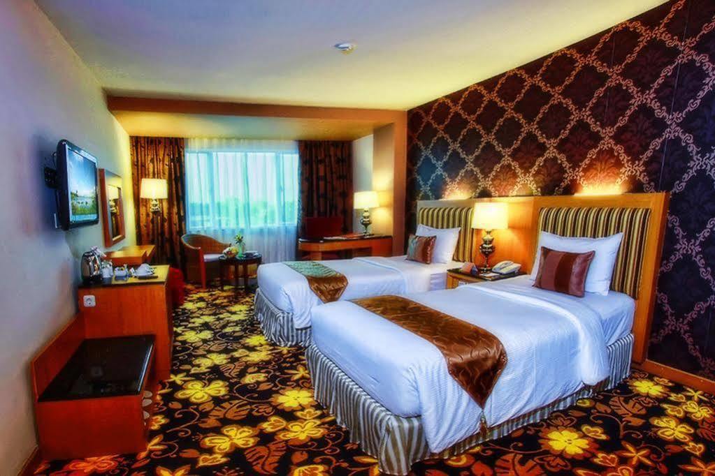 Grand Rocky Hotel Букиттинги Экстерьер фото