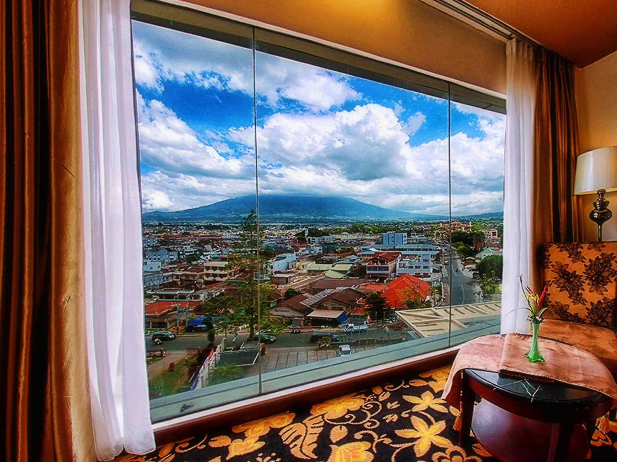 Grand Rocky Hotel Букиттинги Экстерьер фото