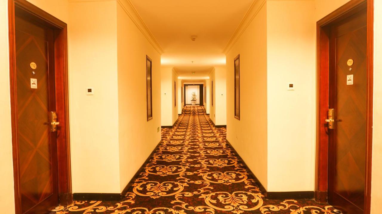Grand Rocky Hotel Букиттинги Экстерьер фото