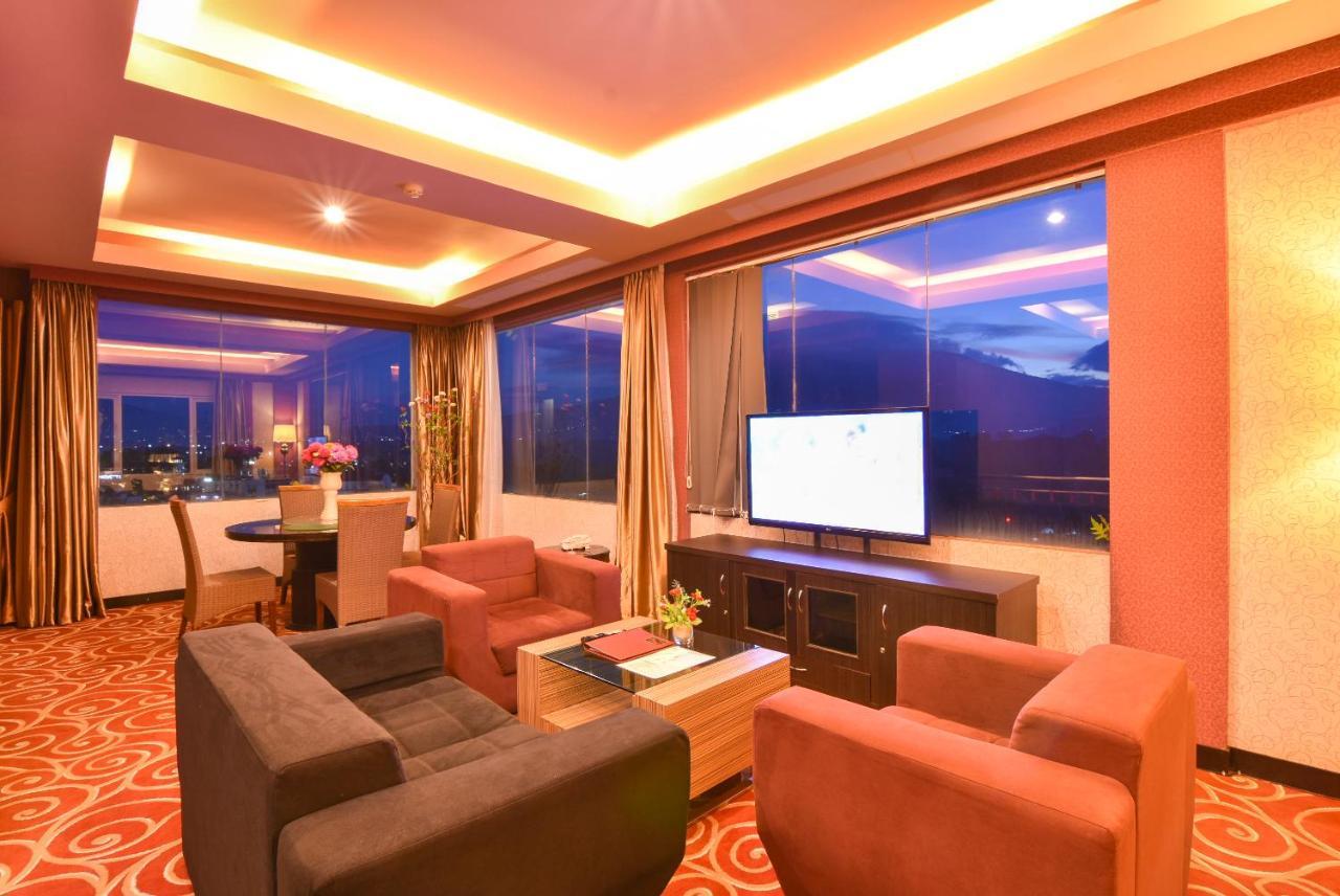 Grand Rocky Hotel Букиттинги Экстерьер фото