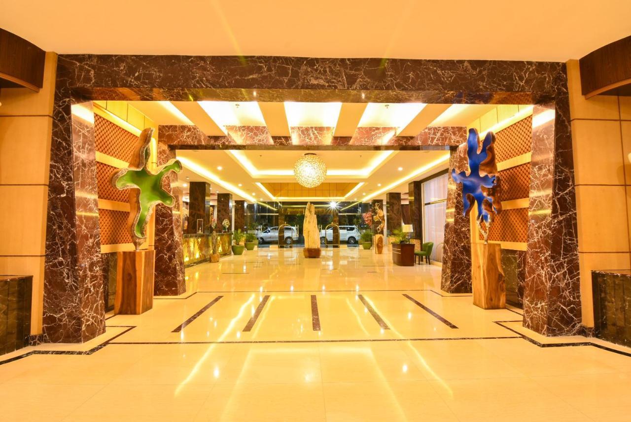 Grand Rocky Hotel Букиттинги Экстерьер фото