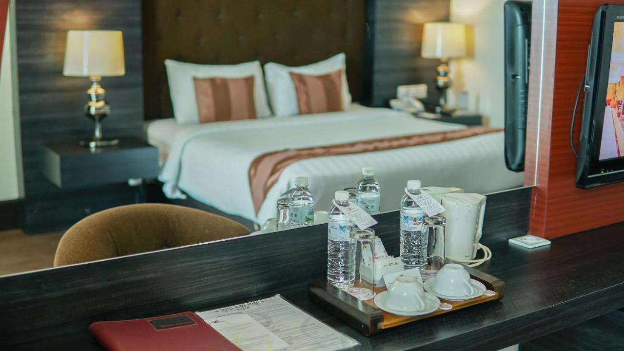 Grand Rocky Hotel Букиттинги Экстерьер фото