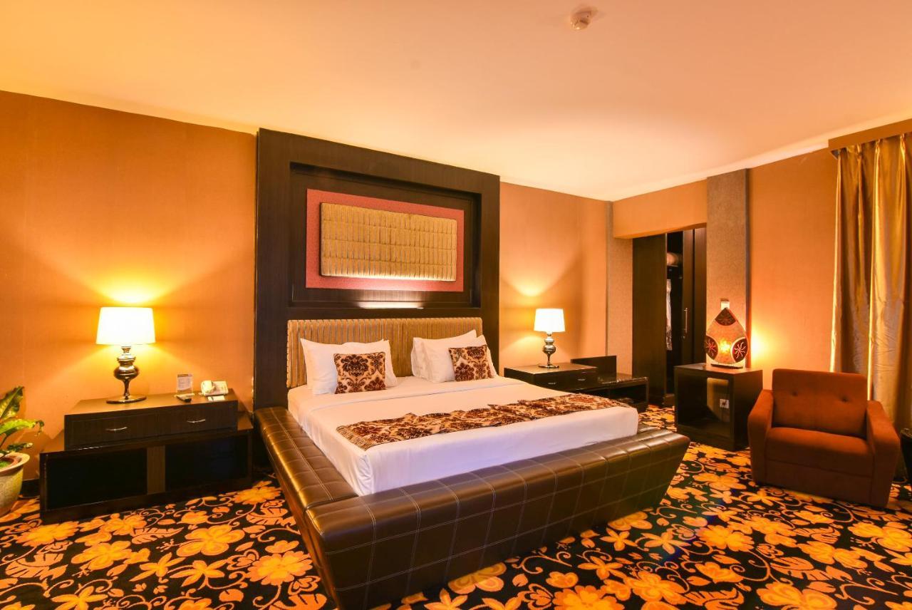 Grand Rocky Hotel Букиттинги Экстерьер фото