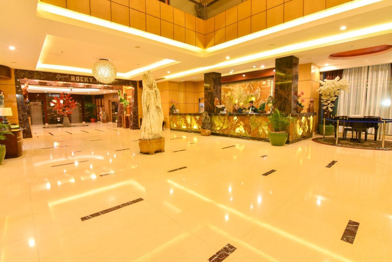 Grand Rocky Hotel Букиттинги Экстерьер фото